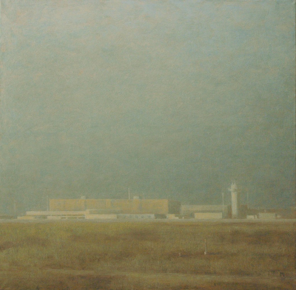 Paysage d'aérodrome dans la brume