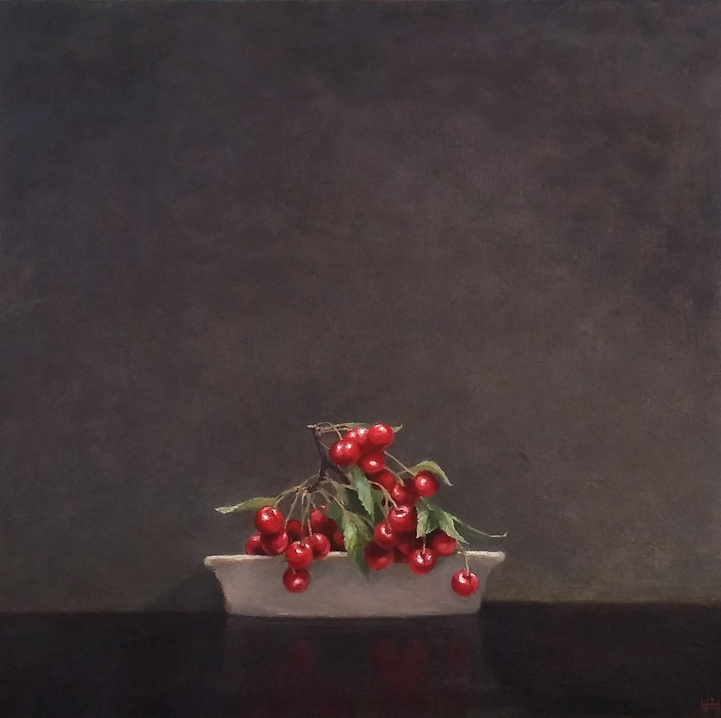 Nature morte aux cerises rouges sur fond sombre